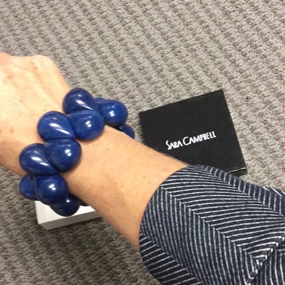 Sara Campbell teardrop stretch bracelet in blue - Picture 3 of 3